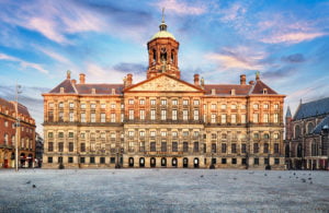 Royal Palace op de Dam. Ook in Amsterdam zit Zuster Jansen voor particuliere thuiszorg Amsterdam