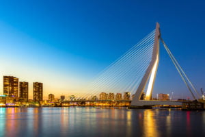 Erasmus bridge Rotterdam. Ook in Rotterdam biedt Zuster Jansen Particuliere thuiszorg Rotterdam